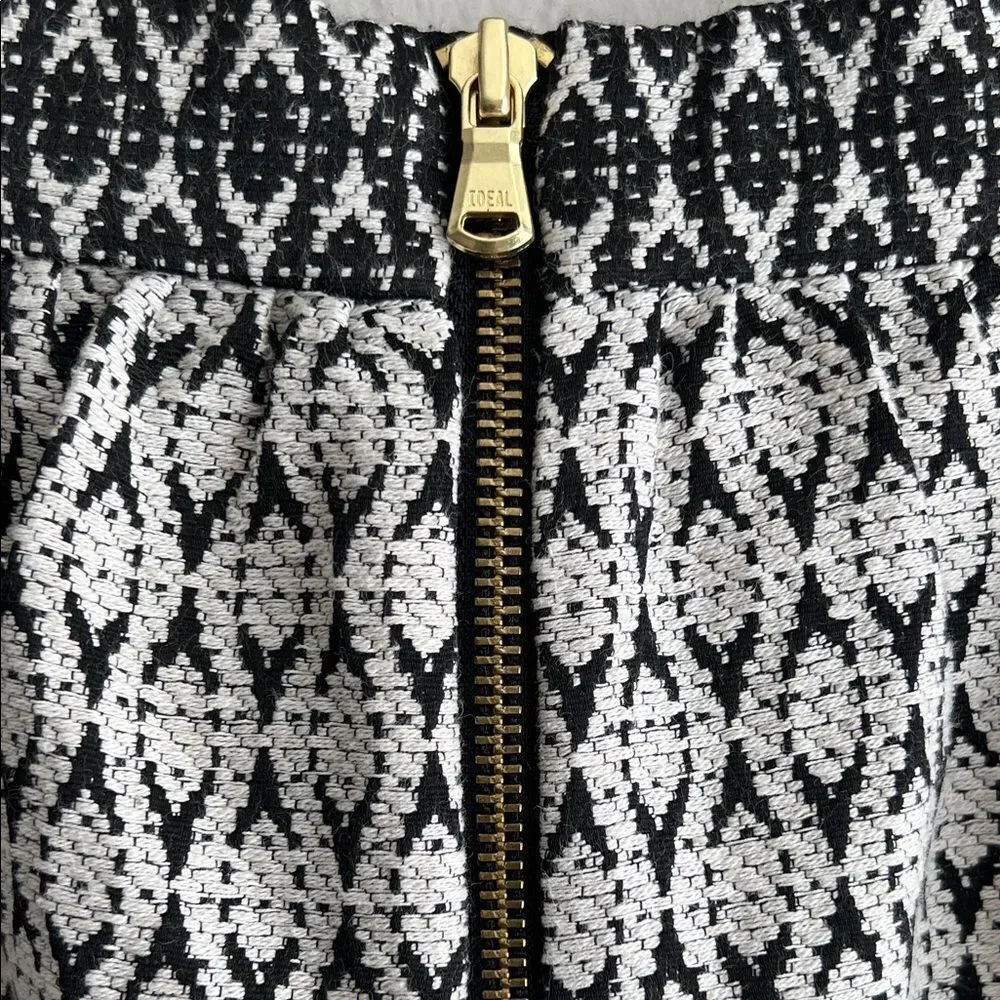 J. Crew Textured Pencil Skirt in Matelassé Textured Ivory Cream in Size 6